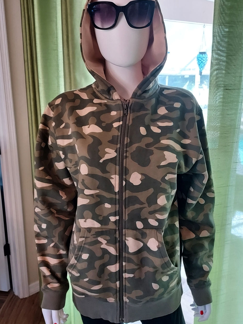 Outlooks Young Men's Olive Camo Zip-Up Hooded Sweatshirt. Sz. 18 ( XL )